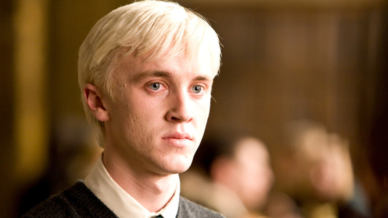 Draco se uită drept înainte în Harry Potter și Prințul Semisânge
