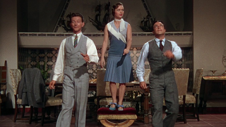 Donald O'Connor ca Cosmo, Debbi Reynolds ca Kathy și Gene Kelly ca Donald dansând în Singin' in the Rain