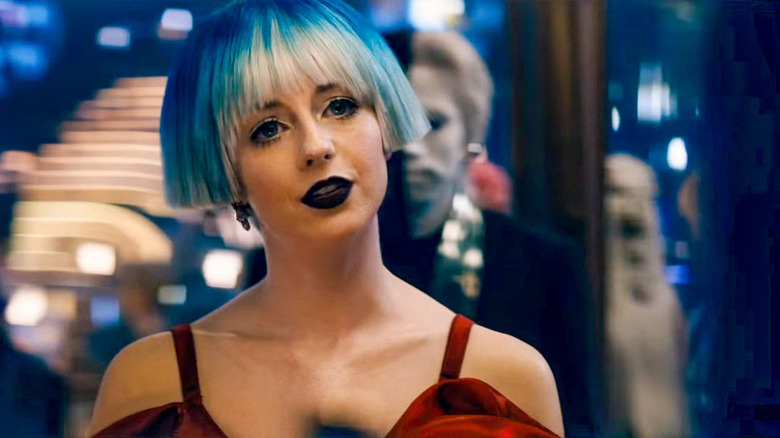 Rachel Garrett, purtând o perucă albastră/blondă și machiaj greu pentru ochi în Star Trek