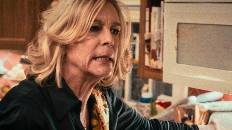 Donna Berzatto a lui Jamie Lee Curtis arată stresată în bucătărie din The Bear