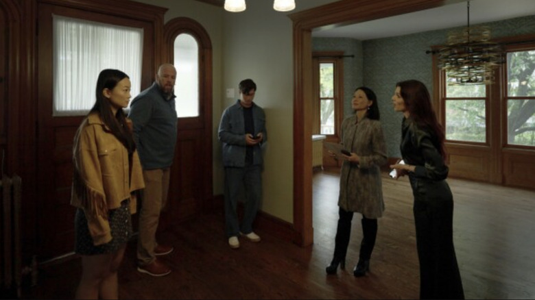 Cece le vinde lui Rebecca, Chris, Chloe și Tyler o nouă casă bântuită în Prezență