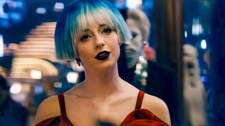 Rachel Garrett într-o perucă albastră/blondă în Star Trek: Secțiunea 31