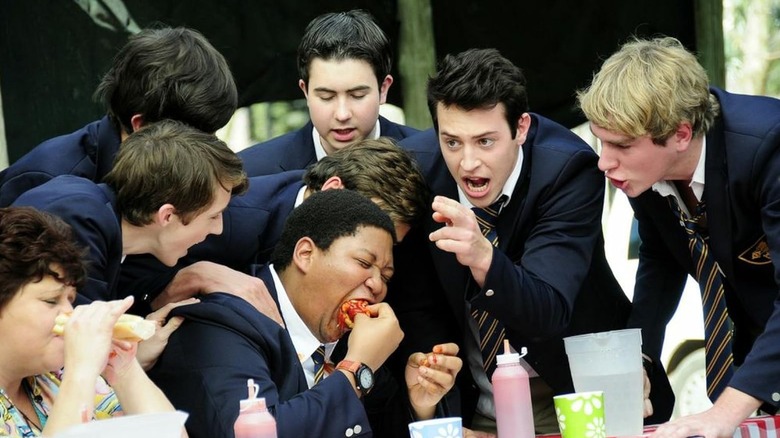 Sven Ruygrok ca Rambo înveselind colegul său de școală din Spud 2: Nebunia continuă