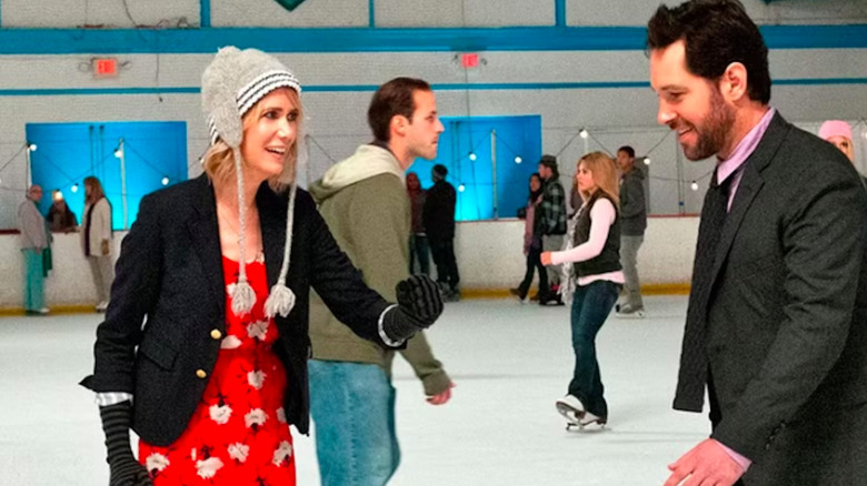 Kristen Wiig ca Annie patinează cu Paul Rudd ca o întâlnire la oarbă în Bridesmaids