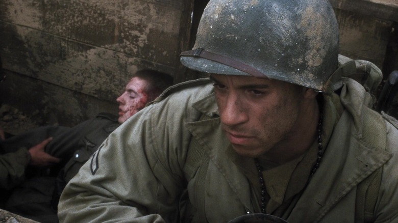 Vin Diesel ca Adrian Caparzo analizând consecințele Zilei Z în Salvarea soldatului Ryan