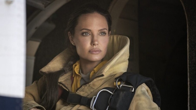 Angelina Jolie este potrivită ca Smokejumper Hanna Faber în cei care îmi doresc morți
