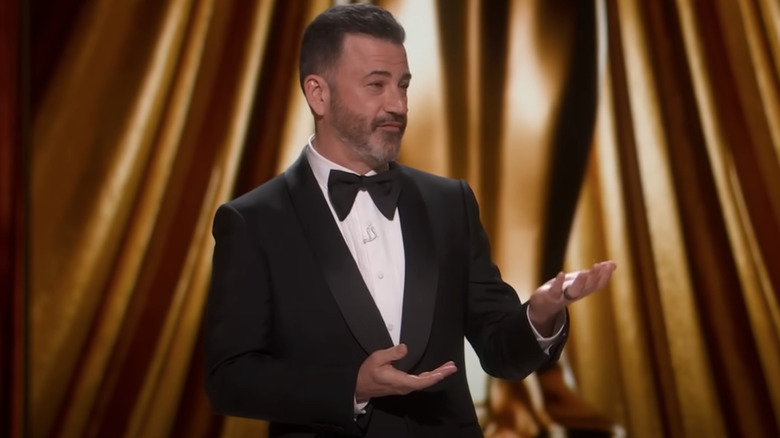 Jimmy Kimmel livrând un monolog la ceremonia Oscars din 2024