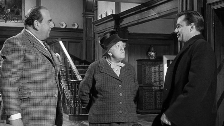 Domnișoara Marple interogau suspecții în crimă la galop