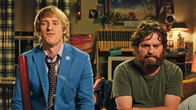 Steve și Ben stând într -o cameră care arată în cauză, ești aici