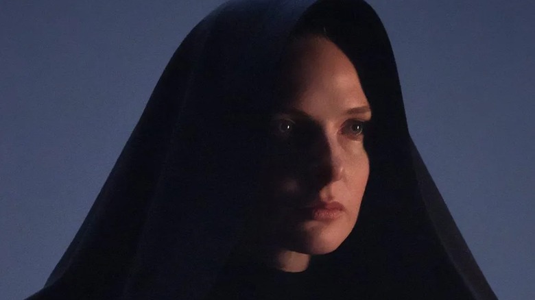 Jessica urmărind Helen Mohiam plecând în Dune