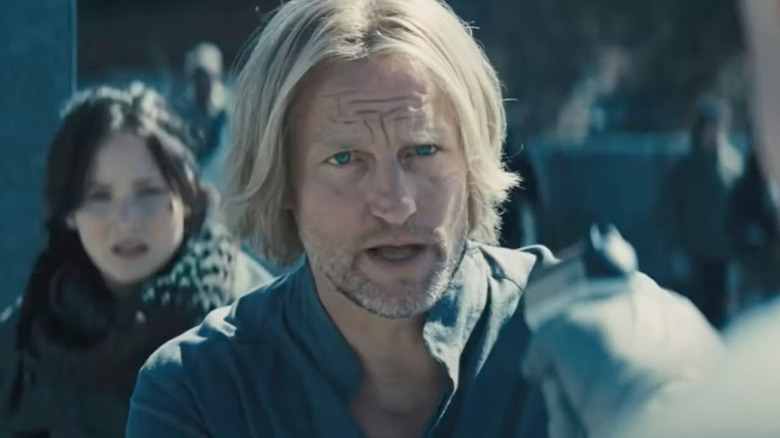 Haymitch apărarea Katniss de un atac în Jocurile foamei: Prinderea focului