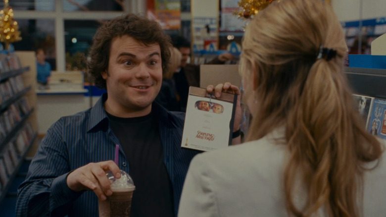 Miles, ținând un DVD de conducere a domnișoarei Daisy, vorbind cu iubita lui și ținând o cafea, din vacanță.