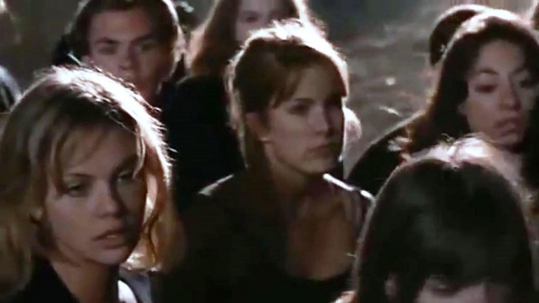 Un grup de adolescenți la copiii porumbului: Urban Harvest III