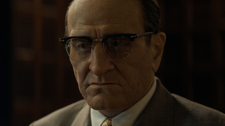 Vito Genovese arătând serios în cavalerii alto