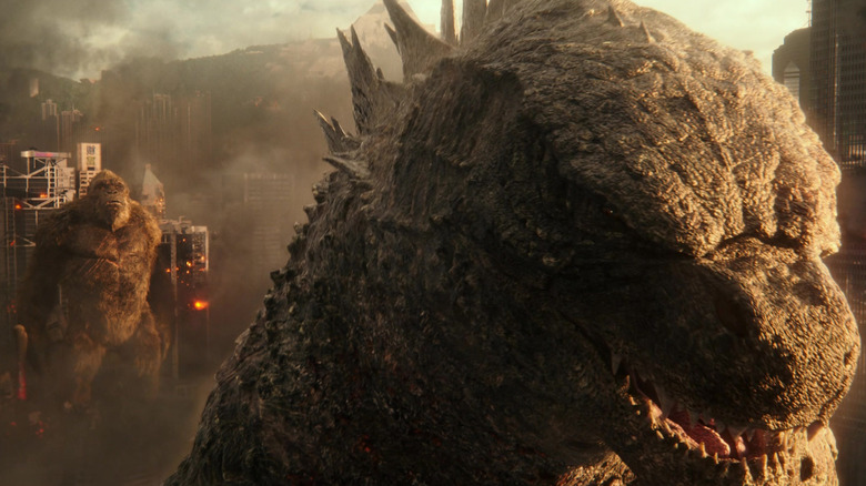 Godzilla se îndepărtează de Kong în Godzilla vs. Kong