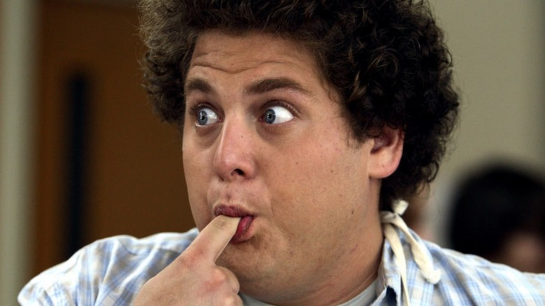 Jonah Hill e de rahat pe deget ca Seth în Superbad