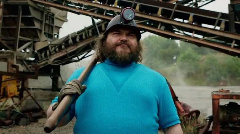 Jack Black poartă un pickaxe ca Steve în Minecraft