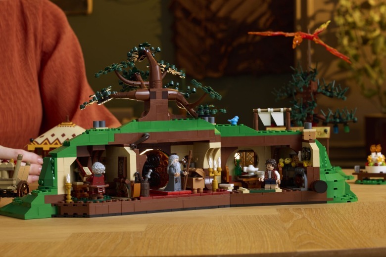 Lego Lord of the Rings the Shire Playset din spate