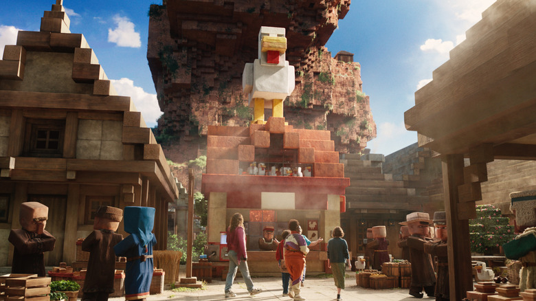 Garrett, Henry, Natalie și Dawn mergând pe lângă clădirea de pui într -un film Minecraft