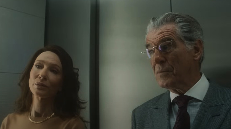 Kathryn St. Jean și Arthur Stieglitz într -un lift