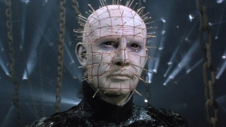 Pinhead -ul lui Doug Bradley face destul de mult în Hellbound: Hellraiser II
