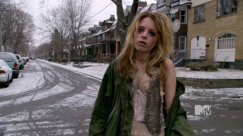 Eleanor Zichy ca Eura pe Skins SUA