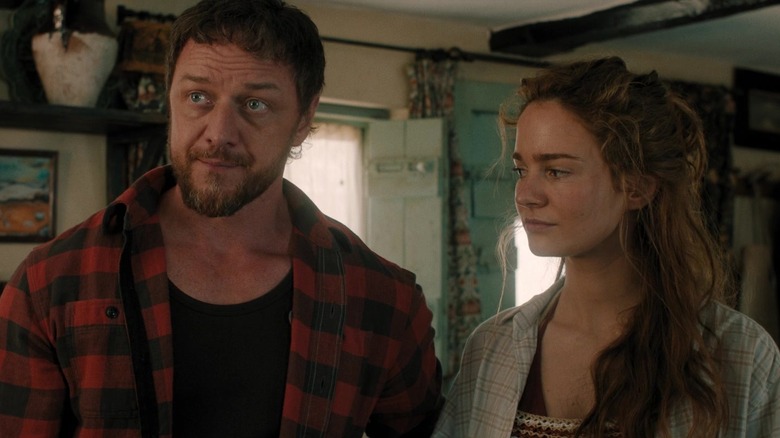 Paddy -ul lui James McAvoy stă alături de ciara lui Franciosi în casa lor în Speak No Evil