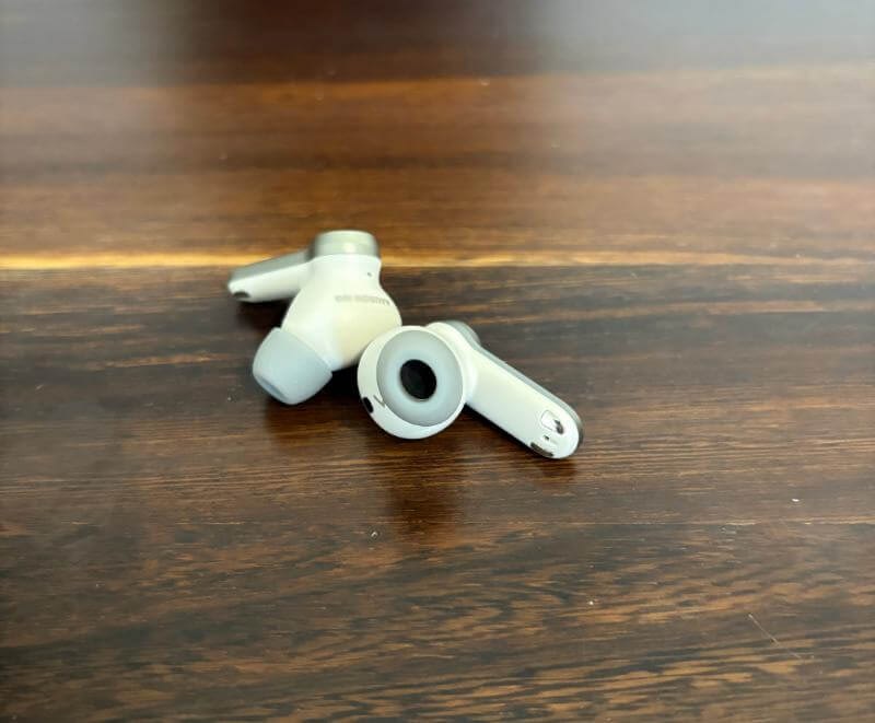 Beyerdynamic Amiron 100 Review8 Amiron 100 Recenzie de căști: Precision Audio într -un pachet compact