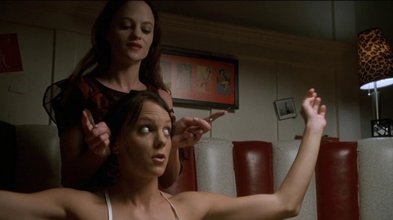 Angela Bettis, așa cum poate Dove Canady să -i aducă pe Anna Faris ca Polly în mai