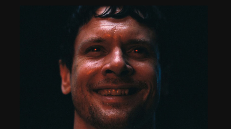 Remmick se uită în articulația juke la păcătoși