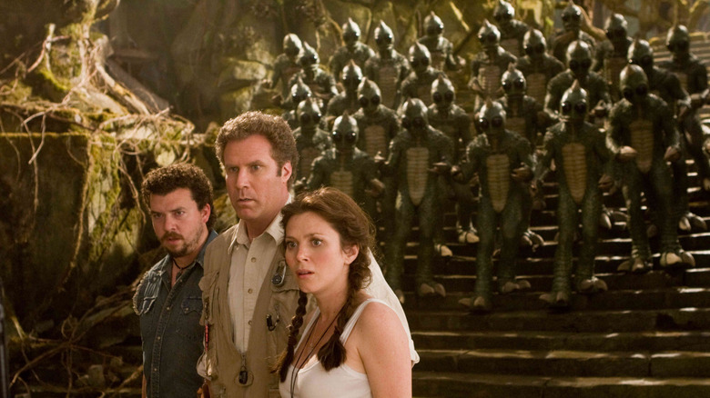 Will, Rick și Holly din Țara Lostiei, o armată de mâneci care se strecoară în spatele lor.