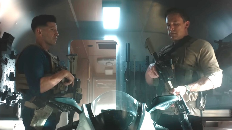 Braxul lui Jon Bernthal și creștinul lui Ben Affleck își încarcă armele în contabil 2