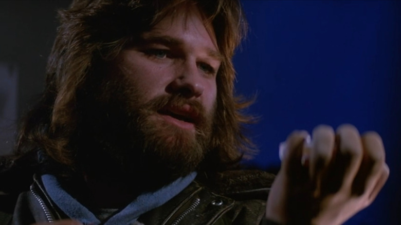 MacReady făcând testul de sânge în The Thingul lui John Carpenter