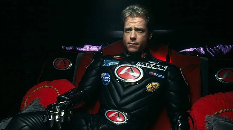 Greg Kinnear în calitate de căpitan uimitor cu o frunte încordată în Misters Men