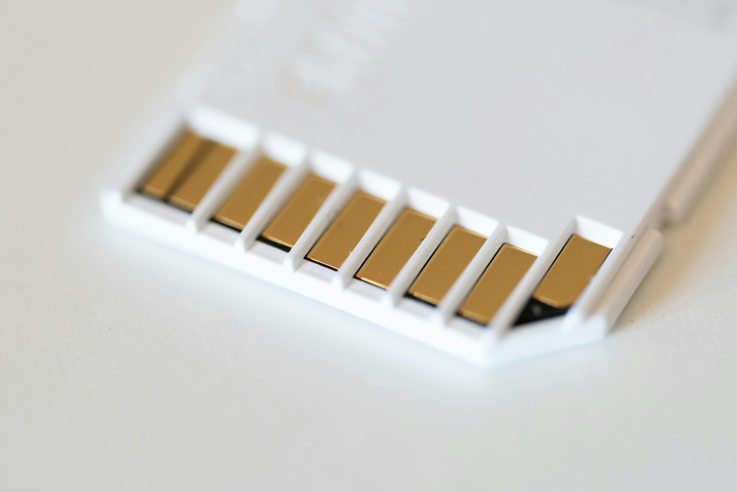 新しいSD Express8.0カードは、今日の最速のmicroSDの速度を2倍にします