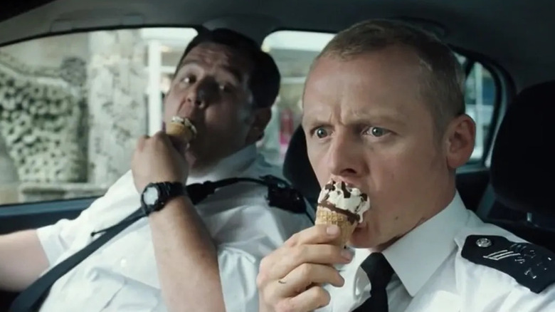 Nick Frost ca Danny și Simon Pegg ca Nicholas Angel în Hot Fuzz