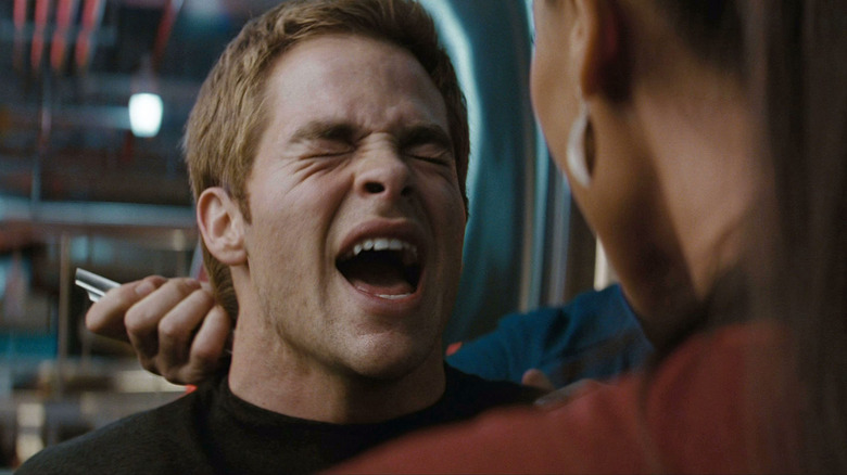 Kirk urlând de durere în filmul 1009 Star Trek.