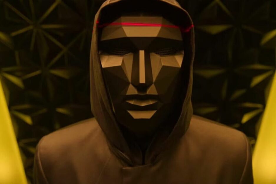 Cum își va revela Front Man adevărata față