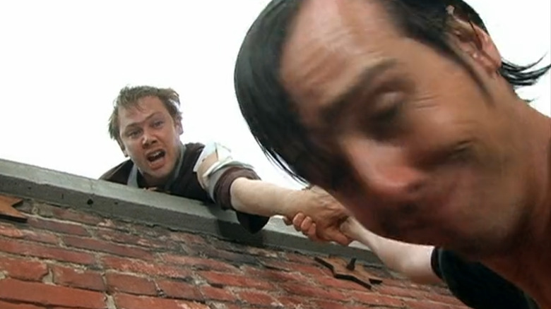 Jimmi Simpson ca Liam McPoyle și Nathan Mooney în rolul lui Ryan McPoyle pe It este întotdeauna însorit în Philadelphia