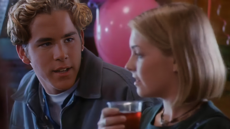 Seth uitându -se la Sabrina în Sabrina vrăjitoarea adolescentă