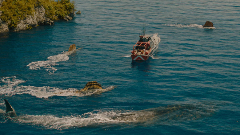 Spinosauri care înconjoară o barcă în Jurassic World Rebirth