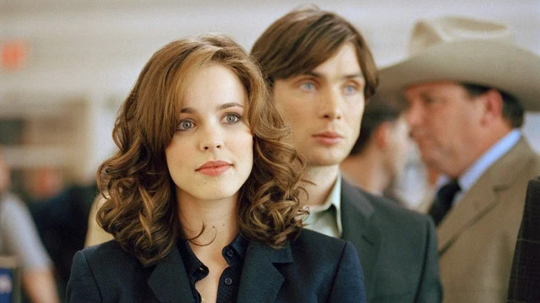 Rachel McAdams în timp ce Lisa Reisert așteaptă în linie înaintea lui Cillian Murphy ca Jackson Rippner în Red Eye