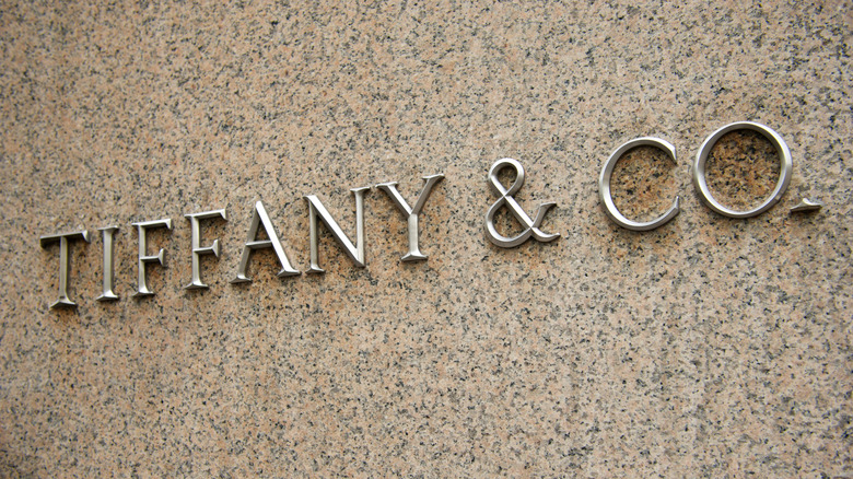 Logo -ul magazinului emblematic Tiffany & Co din New York
