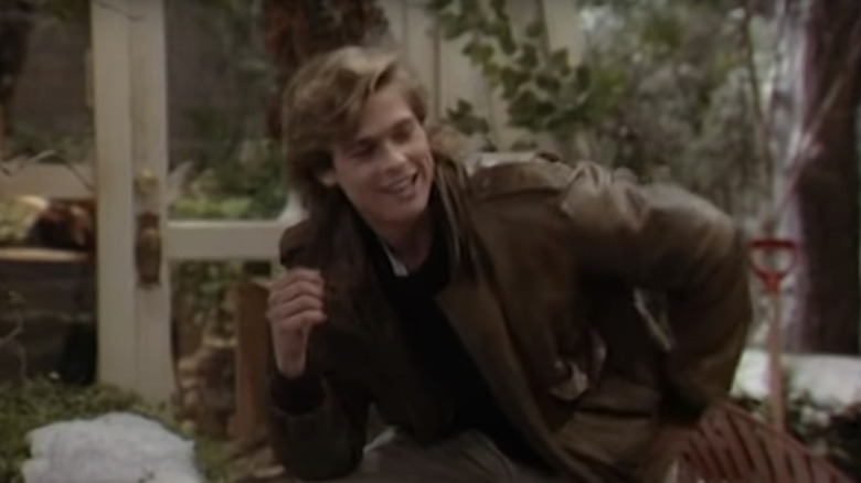 Jeff -ul lui Brad Pitt este văzut pozând în dureri în creștere