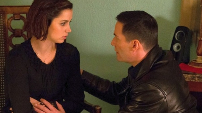 Detectivul Galban Confort Isabel în expus