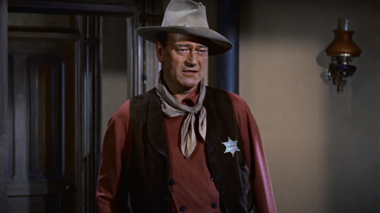 John T Chance al lui John Wayne stă înăuntru în Rio Bravo