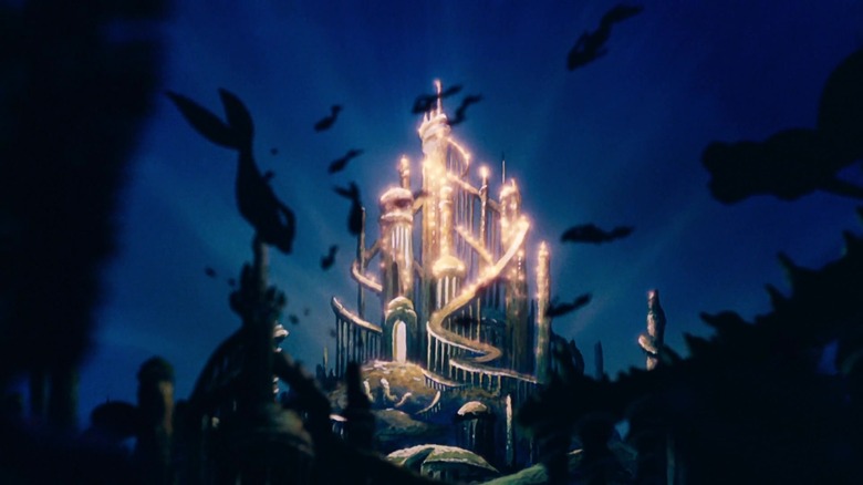 Castelul regelui Triton cu sirene înotând în jurul său din Little Mermaid (1989)