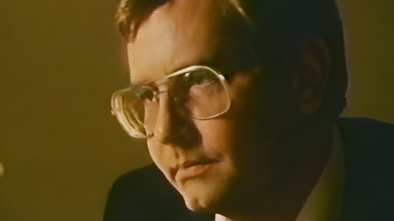 Johnny își vizitează mama bolnavă terminală la spitalul din femeia din cameră