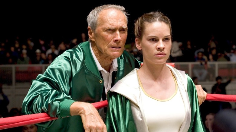 Clint Eastwood ca Frankie Dunn antrenează Hilary Swank ca Maggie Fitzgerald în Million Dollar Baby