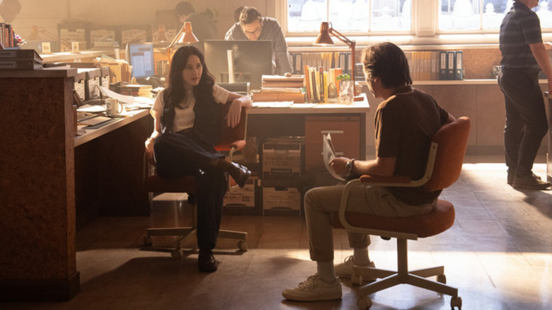 Lois Lane vorbind cu Jimmy Olsen în Superman din 2025